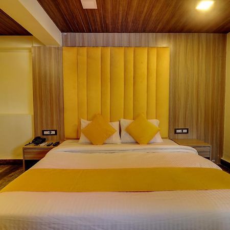 Hotel Priceless Мумбай Екстериор снимка