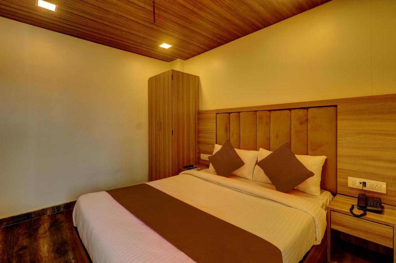 Hotel Priceless Мумбай Екстериор снимка